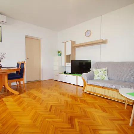 Appartamento In Village Valbnadon, 1 Km From The