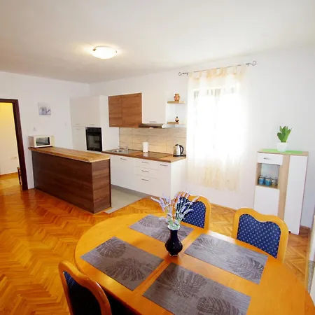Appartamento In Village Valbnadon, 1 Km From The