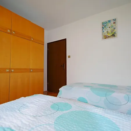 In Village Valbnadon, 1 Km From The Appartamento *
