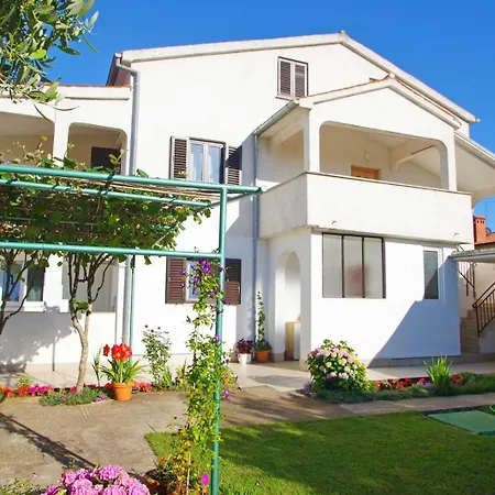 Apartment In Village Valbnadon, 1 Km From The Valbandon