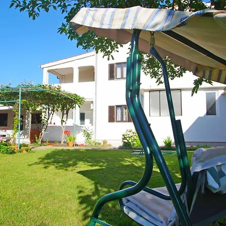 In Village Valbnadon, 1 Km From The Valbandon